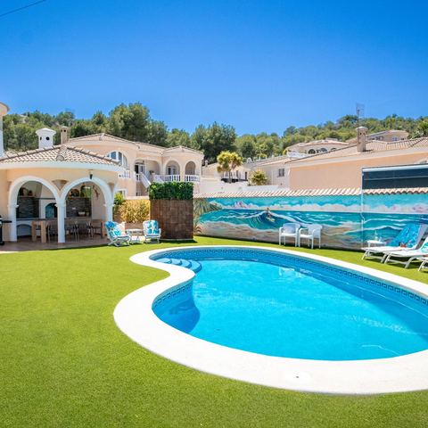 Piscina y jardín
