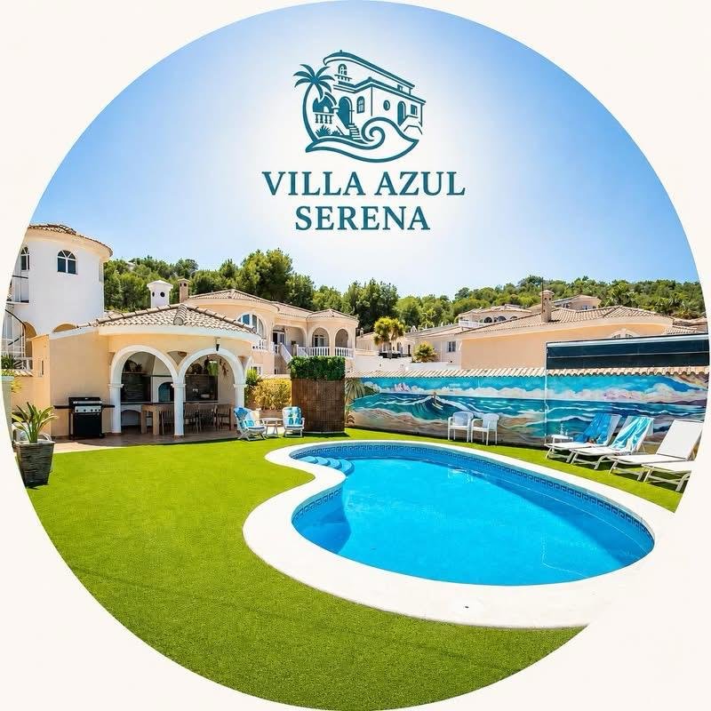 Villa Azul Serena — la villa, su piscina y su jardín
